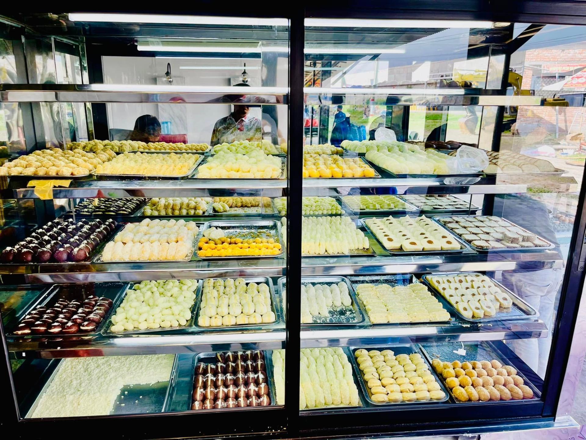 RoshRaj sweets display case with assorted Bengali mishti